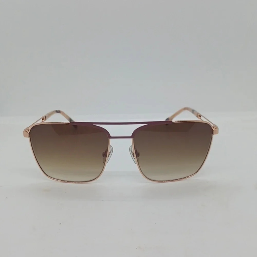 NWOT COCO AND BREEZY SUNGLASSES MANIFEST 102